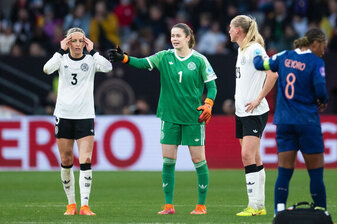 Torhüterin Stina Johannes (grünes Trikot): derzeit Nummer 1 im Nationalteam. Torhüterin Stina Johannes (grünes Trikot): derzeit Nummer 1 im Nationalteam.