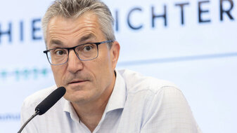 Nach Kritik: Kircher verteidigt deutsche Schiedsrichter Nach Kritik: Kircher verteidigt deutsche Schiedsrichter