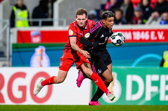 Notbremse: Für dieses Foul sah Heidenheims Tim Siersleben (l.) Rot. Notbremse: Für dieses Foul sah Heidenheims Tim Siersleben (l.) Rot.