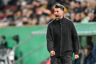 Der Frust muss raus: Sandro Wagner schreit am Spielfeldrand.  Der Frust muss raus: Sandro Wagner schreit am Spielfeldrand.