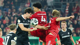 Blitzstart ebnet Freiburgs Weg ins Achtelfinale Blitzstart ebnet Freiburgs Weg ins Achtelfinale