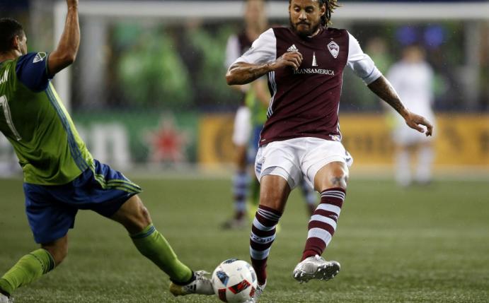 Jermaine Jones (r.) wechselt zu L.A. Galaxy (Quelle: PIXATHLON/SID)