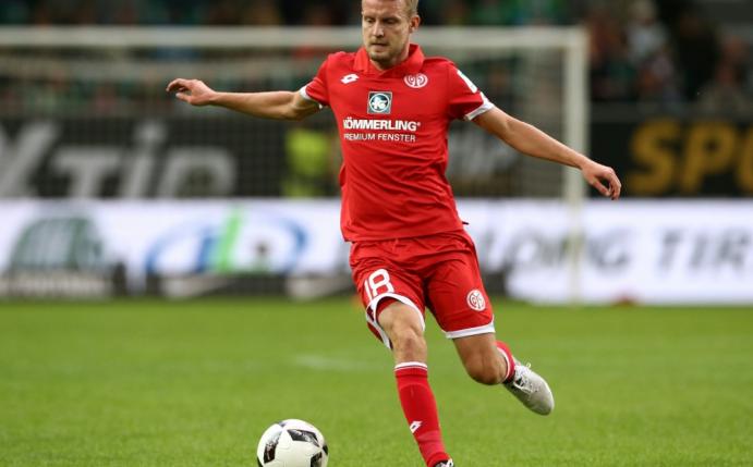 Daniel Brosinski bleibt bis 2019 bei Mainz (Quelle: PIXATHLON/SID)
<br>© 2016 SID