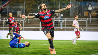 Doppelpack Lobinger: Viktoria bleibt oben dran Doppelpack Lobinger: Viktoria bleibt oben dran