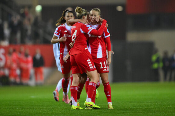 Foto: „Ein Riesen-Meilenstein“: Lea Schüller mit 100. Tor für FC Bayern