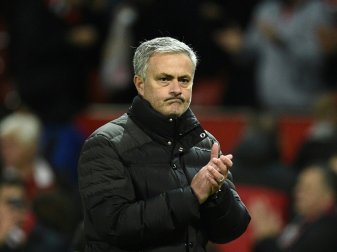 Mourinho plant über den Winter hinaus mit Schweinsteiger (Quelle: SID-IMAGES) Mourinho plant über den Winter hinaus mit Schweinsteiger (Quelle: SID-IMAGES)