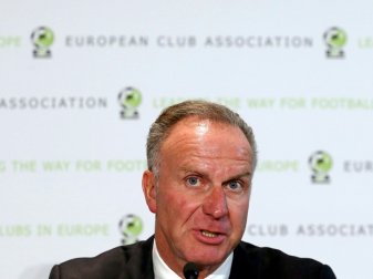"Wir müssen uns wieder auf den Sport konzentrieren", sagte Bayern Münchens Vorstandschef Karl-Heinz Rummenigge in seiner Funktion als ECA-Chef: "Politik und Kommerz sollten im Fußball nicht an erster Stelle stehen. Im Interesse der Fans und Spieler erm "Wir müssen uns wieder auf den Sport konzentrieren", sagte Bayern Münchens Vorstandschef Karl-Heinz Rummenigge in seiner Funktion als ECA-Chef: "Politik und Kommerz sollten im Fußball nicht an erster Stelle stehen. Im Interesse der Fans und Spieler erm
