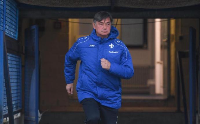 Ramon Berndroth ist mit 64 Jahren zum ersten Mal Cheftrainer in der Bundesliga. Foto: Arne Dedert
<br>dpa-infocom GmbH