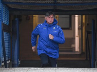 Ramon Berndroth ist mit 64 Jahren zum ersten Mal Cheftrainer in der Bundesliga. Foto: Arne Dedert
<br>dpa-infocom GmbH Ramon Berndroth ist mit 64 Jahren zum ersten Mal Cheftrainer in der Bundesliga. Foto: Arne Dedert
<br>dpa-infocom GmbH