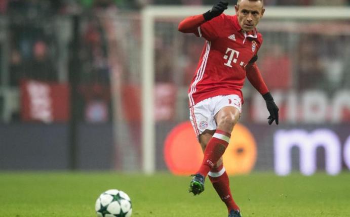 Rafinha hat seinen Vertrag bis 2018 verlängert. Foto: Matthias Balk