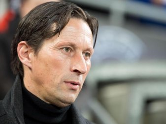 Trainer Roger Schmidt will mit Leverkusen den nächsten Sieg feiern. Foto: Marius Becker Trainer Roger Schmidt will mit Leverkusen den nächsten Sieg feiern. Foto: Marius Becker