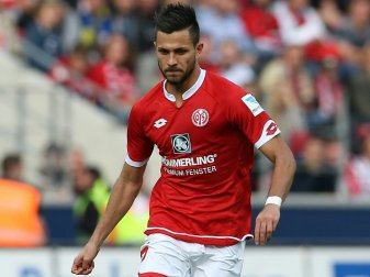Latza lässt Mainz 05 mit Dreierpack gegen den HSV jubeln (Quelle: FIRO/SID) Latza lässt Mainz 05 mit Dreierpack gegen den HSV jubeln (Quelle: FIRO/SID)