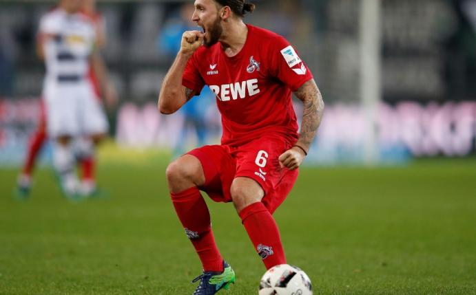 Höger handelt sich in Bremen die fünfte Gelbe ein (Quelle: FIRO/SID)