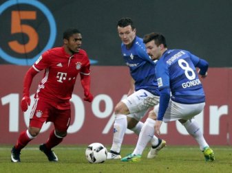 Douglas Costa (l) war der Matchwinner für den FC Bayern. Foto: Hasan Bratic Douglas Costa (l) war der Matchwinner für den FC Bayern. Foto: Hasan Bratic