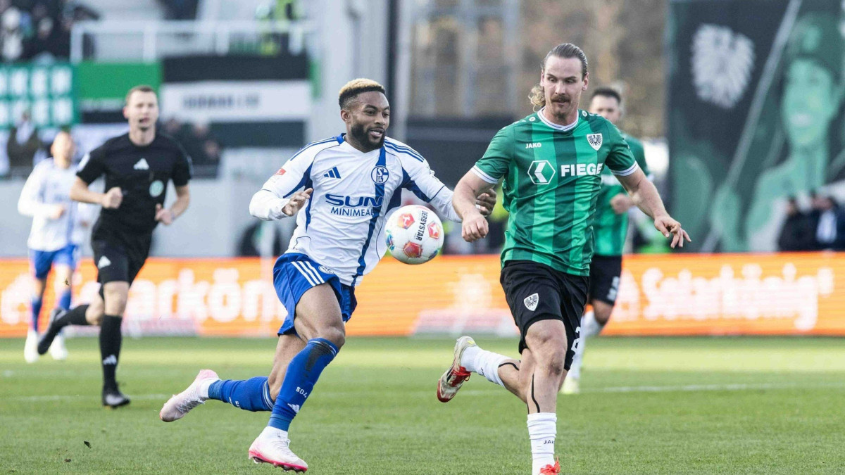 Nullnummer in Münster: Schalke stolpert in Überzahl