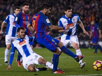 Luis Suarez trifft doppelt im Derby von Barcelona (Quelle: SID) Luis Suarez trifft doppelt im Derby von Barcelona (Quelle: SID)