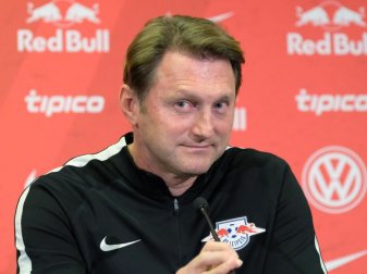 Leipzigs Trainer Ralph Hasenhüttl ist vor der Partie bei den Bayern guter Dinge - den Respekt der Münchner hat sein Team bereits. Foto: Sebastian Willnow Leipzigs Trainer Ralph Hasenhüttl ist vor der Partie bei den Bayern guter Dinge - den Respekt der Münchner hat sein Team bereits. Foto: Sebastian Willnow