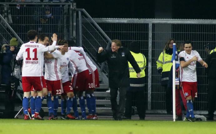 Der HSV feiert einen Dreier gegen Schalke 04 (Quelle: FIRO/SID)