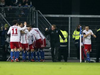 Der HSV feiert einen Dreier gegen Schalke 04 (Quelle: FIRO/SID) Der HSV feiert einen Dreier gegen Schalke 04 (Quelle: FIRO/SID)