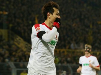 Jis frühes Tor brachte Augsburg einen Punkt beim BVB (Quelle: FIRO/SID) Jis frühes Tor brachte Augsburg einen Punkt beim BVB (Quelle: FIRO/SID)