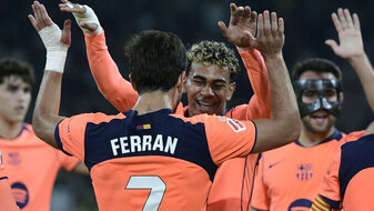 Dreierpack Ferran Torres: Barcelona baut Tabellenführung aus