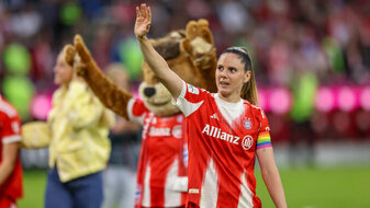 Bayern-Frauen: Zadrazil verlängert bis 2027 Bayern-Frauen: Zadrazil verlängert bis 2027