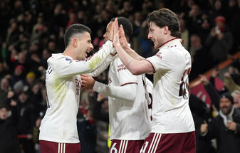 Foto: Arsenal startet mit Sieg ins neue Jahr - Groß spielt sofort