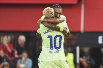 MALLORCA, SPAIN - AUGUST 16: Raphinha of FC Barcelona celebrates scoring his team´s first goal with Lamine Yamal of FC Barcelona during the LaLiga EA Sports match between RCD Mallorca and FC Barcelon