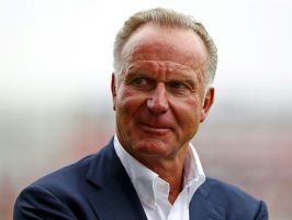 Zudem betonte er, der FC Bayern finde im Wüstenemirat "die beste Trainingsanlage im Weltfußball" vor. Dazu biete Doha im Januar "ideales Klima", und es gebe "quasi keinen Zeitunterschied". Die Münchner bereiten sich zum siebten Mal in Folge in Doha auf Zudem betonte er, der FC Bayern finde im Wüstenemirat "die beste Trainingsanlage im Weltfußball" vor. Dazu biete Doha im Januar "ideales Klima", und es gebe "quasi keinen Zeitunterschied". Die Münchner bereiten sich zum siebten Mal in Folge in Doha auf