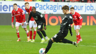 Foto: Elversberg rückt Schalke auf die Pelle