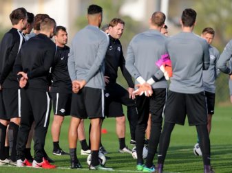 Ralph Hasenhüttl bereitet sein Team in Lagos auf die Rückrunde vor. Foto: Jan Woitas
<br>dpa-infocom GmbH Ralph Hasenhüttl bereitet sein Team in Lagos auf die Rückrunde vor. Foto: Jan Woitas
<br>dpa-infocom GmbH
