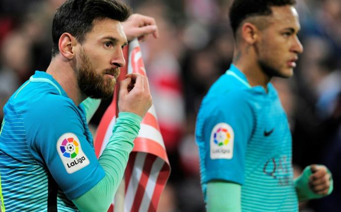 Lionel Messi (l.) und Neymar verlieren mit Barcelona (Quelle: SID)