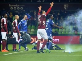 Entsetzte Spieler beim Randale-Spiel am 3. Dezember (Quelle: SID)
<br>© 2017 SID Entsetzte Spieler beim Randale-Spiel am 3. Dezember (Quelle: SID)
<br>© 2017 SID