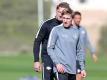Cheftrainer Ralph Hasenhüttl (l) schließt einen Weggang seines Musterschülers Emil Forsberg (r) im Winter «definitiv» aus. Foto: Jan Woitas