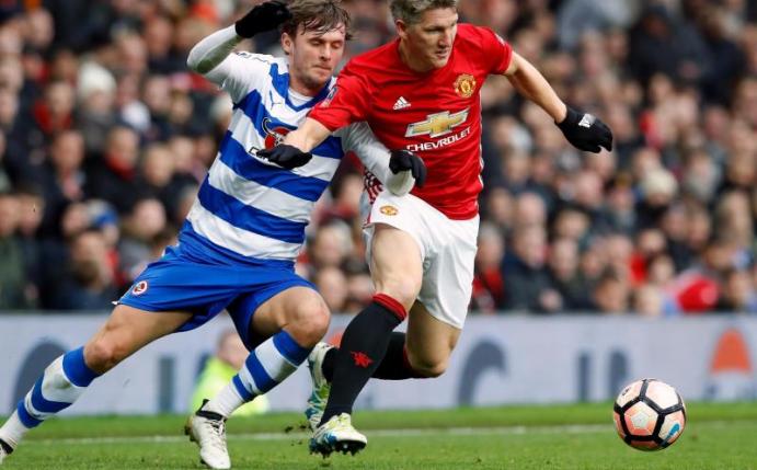 Bastian Schweinsteiger (r) wurde gegen Reading eingewechselt. Foto: Martin Rickett