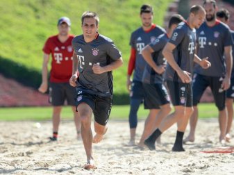 Der Kapitän geht voran: Philipp Lahm und seine Team-Kollegen im Trainingslager in Doha. Foto: Andreas Gebert
<br>dpa-infocom GmbH Der Kapitän geht voran: Philipp Lahm und seine Team-Kollegen im Trainingslager in Doha. Foto: Andreas Gebert
<br>dpa-infocom GmbH