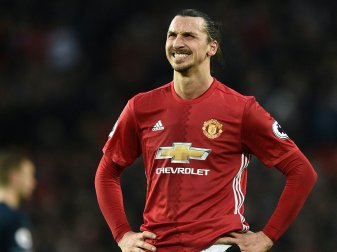 "Zlatan", hatte Karlsson im April 2015 bei einer öffentlichen Veranstaltung mit Hinweis auf frühere Doping-Verdächtigungen gegen Turin erklärt, "legte bei Juventus in einem halben Jahr über zehn Kilo zu. Ich glaube, dass er gedopt war. Das steht für "Zlatan", hatte Karlsson im April 2015 bei einer öffentlichen Veranstaltung mit Hinweis auf frühere Doping-Verdächtigungen gegen Turin erklärt, "legte bei Juventus in einem halben Jahr über zehn Kilo zu. Ich glaube, dass er gedopt war. Das steht für