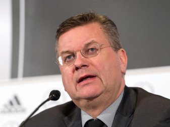 Reinhard Grindel rechnet fest mit einer WM-Aufstockung. Foto: Guido Kirchner
<br>dpa-infocom GmbH Reinhard Grindel rechnet fest mit einer WM-Aufstockung. Foto: Guido Kirchner
<br>dpa-infocom GmbH