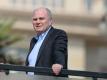 Präsident Uli Hoeneß besuchte die Fußballer des FC Bayern München in Doha. Foto: Andreas Gebert
<br>dpa-infocom GmbH