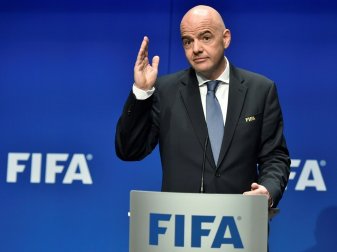 Gianni Infantino verteidigt die Mega-WM vor Kritikern (Quelle: SID-IMAGES) Gianni Infantino verteidigt die Mega-WM vor Kritikern (Quelle: SID-IMAGES)