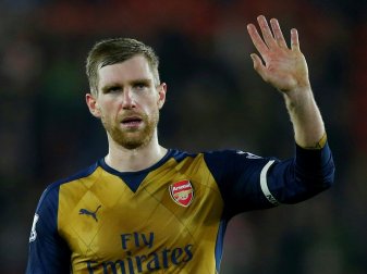 Per Mertesacker soll offenbar verliehen werden (Quelle: PIXATHLON/SID-IMAGES)
<br>© 2017 SID Per Mertesacker soll offenbar verliehen werden (Quelle: PIXATHLON/SID-IMAGES)
<br>© 2017 SID