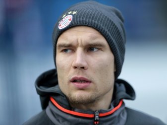 Badstuber gehört nun offiziell zum Kader von Schalke 04 (Quelle: PIXATHLON/SID-IMAGES) Badstuber gehört nun offiziell zum Kader von Schalke 04 (Quelle: PIXATHLON/SID-IMAGES)