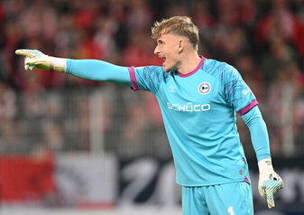 Foto: Fehler Serie ignoriert: Bielefeld-Trainer setzt weiter auf umstrittenen Keeper