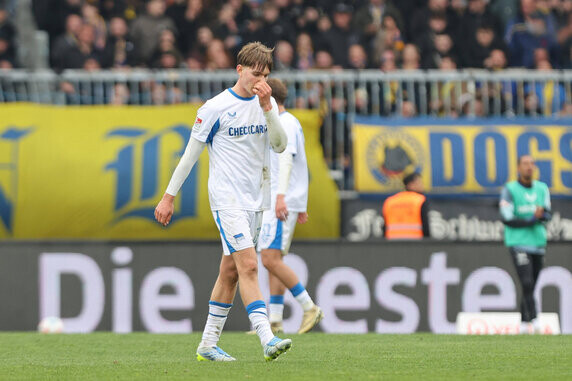 Foto: Rote Karte gegen Braunschweig: Eichhorn schreibt Geschichte