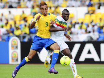 Pierre-Emerick Aubameyang (l) Hoffnungsträger von Gastgeberland Gabun beim Afrika Cup. Foto: Stringer
<br>dpa-infocom GmbH Pierre-Emerick Aubameyang (l) Hoffnungsträger von Gastgeberland Gabun beim Afrika Cup. Foto: Stringer
<br>dpa-infocom GmbH