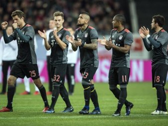 Die Bayern-Spieler jubeln nach dem Sieg gegen Düsseldorf. Foto: Federico Gambarini