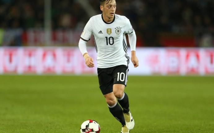 Mesut Özil wurde zum fünften Mal zum deutschen Nationalspieler des Jahres gewählt. Foto: Friso Gentsch
<br>dpa-infocom GmbH