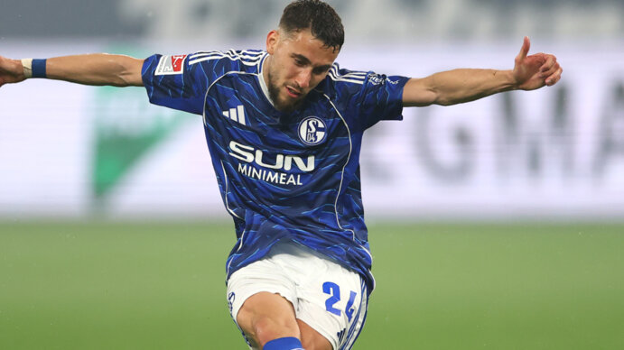 Vertragscoup nach dem Aufstieg? Mit diesem Star will Schalke verlängern