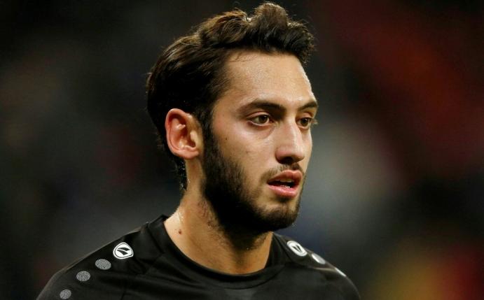 Hakan Calhanoglu erzielt das 1:0 gegen Bochum