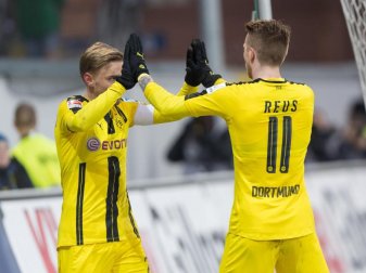 Marco Reus (r) bestand des Belastungstest und traf. Foto: Guido Kirchner Marco Reus (r) bestand des Belastungstest und traf. Foto: Guido Kirchner